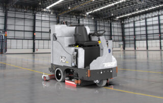 Aufsitz-Scheuersaugmaschine TOMCAT HD - Industriehalle reinigen