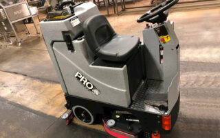 Industrie Aufsitz-Scheuersaugmaschine TOMCAT PRO